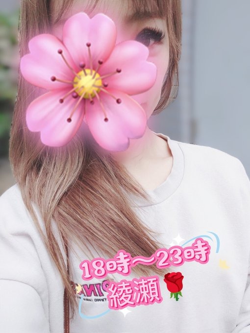 今梅田です✌️ネイルしの画像
