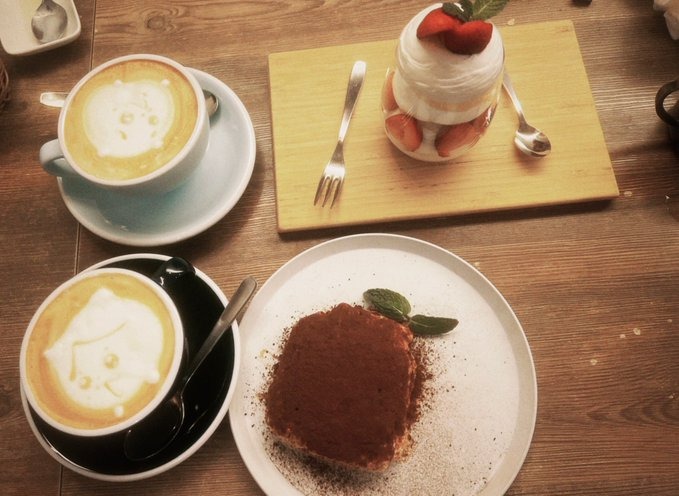 お友達とカフェに行っの画像