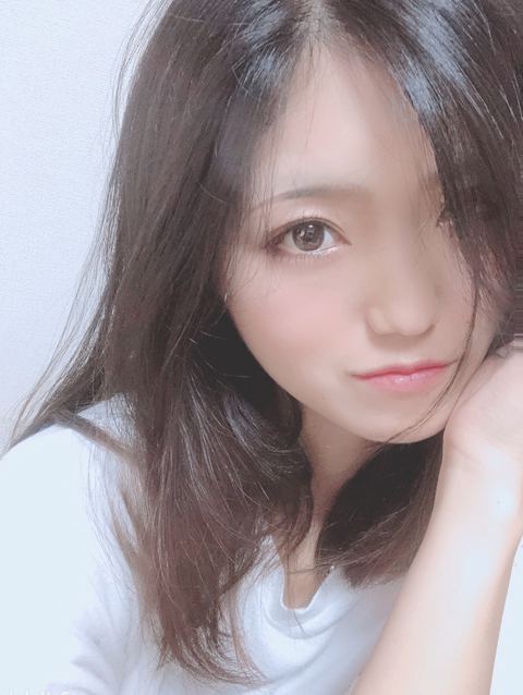 お人形さんみたいに細くて美人な