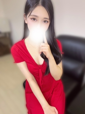吸い込まれそうなほど綺麗でかわいい目、 笑顔もキュートで、愛くるしい仕草！